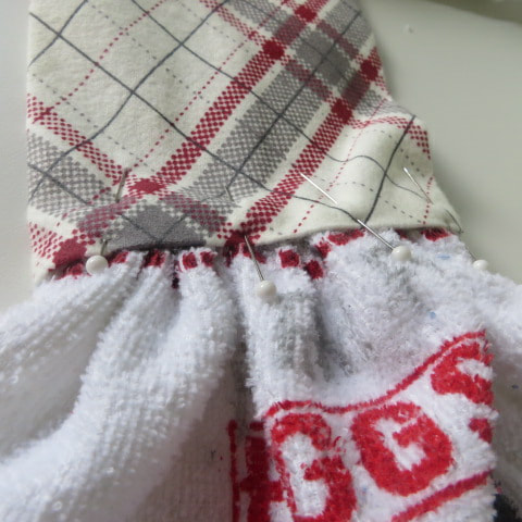 How To Make A Kitchen Towel Scarf (Kitchen Boa) No Pattern Needed ⋆ Hello  Sewing