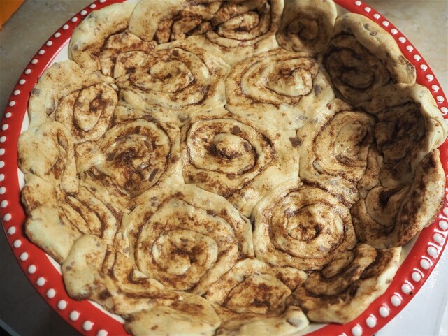 cinnamon roll pie